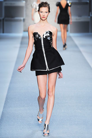 Robe bustier zippée, Karl Lagerfeld, collection printemps été 2010