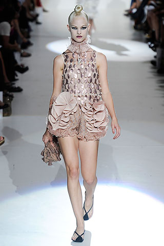 Robe courte à froufrous Marc Jacobs, collection femme printemps été 2010.