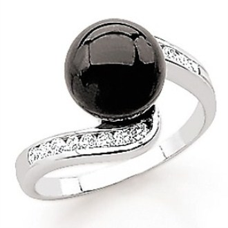 Bague en onyx et zircons