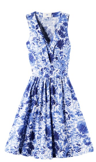 Robe à imprimé fleurs bleues decolleté en V cache coeur et coupe rétro collection H&M été 2011 WaterAid