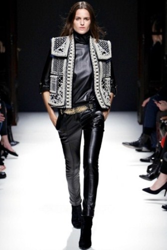 Un détail gilet brodé chez Balmain