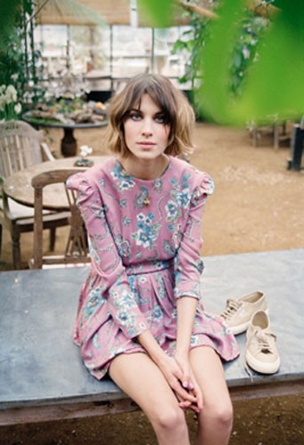 Alexa Chung pose pour la marque de basket Superga collection été 2011