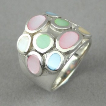 Une bague muti-colore