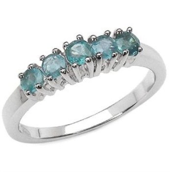 Bague en platine avec des diamants bleus