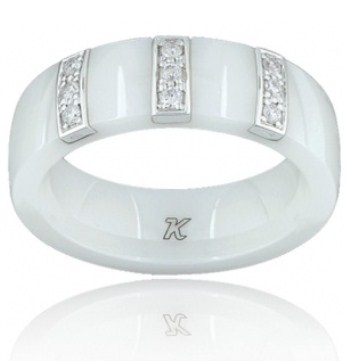Une bague K-Jeell en céramique blanche