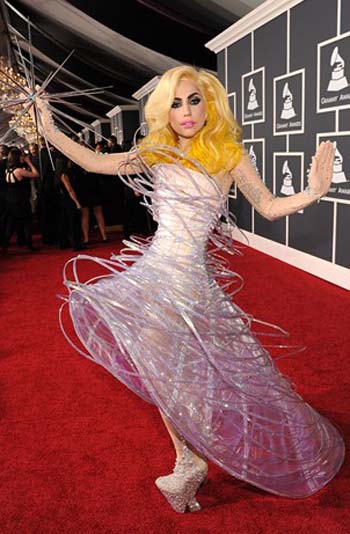 Lady Gaga habillée par Giorgio Armani