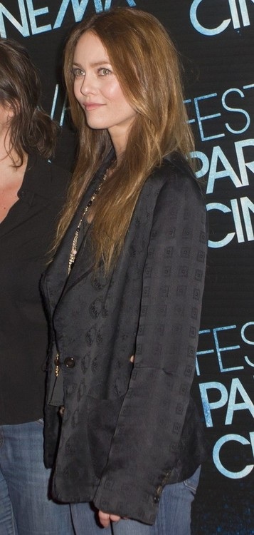 Le look casual chic de Vanessa Paradis 