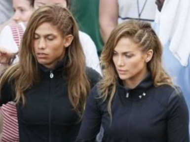 La chanteuse jennifer  Lopez et son sosie homme