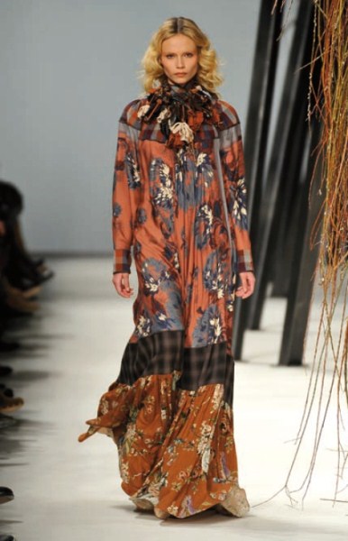 Robe longue ample patchwork imprimé tartan carreaux et fleurs collection femme automne hiver 2010 2011 Kenzo