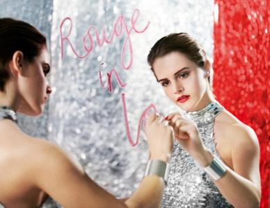 Emma Watson en rouge pour 