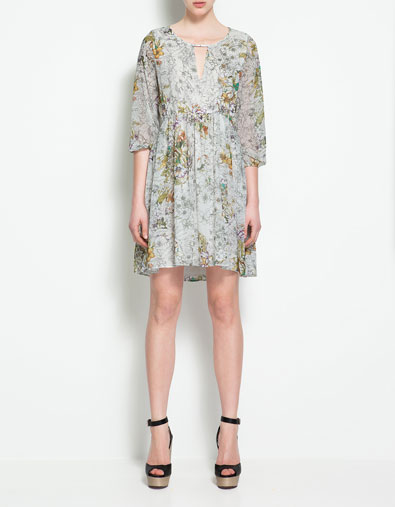 Robe Zara imprimé à fleurs avec longueur asymétrique et manches trois quarts collection Printemps-été 2012 