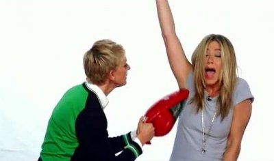 Jennifer Aniston s'amuse avec Ellen Degeneres