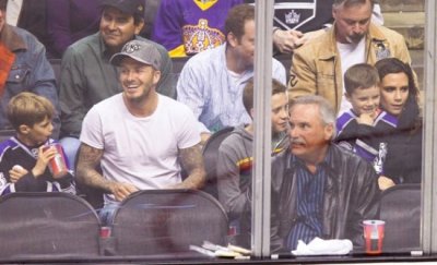 Le couple Beckham en famille à un match de Hockey