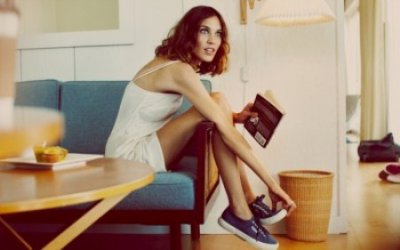 Alexa Chung et Superga : une collaboration réussie