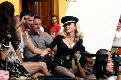 Madonna pousse la chanson tout en provocation