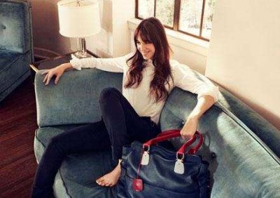 Charlotte Gainsbourg posant pour Drew Barrymore et Tommy Hilfiger