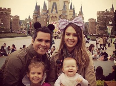 Jessica Alba à Disneyland Tokyo 