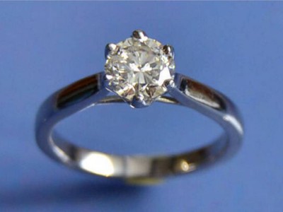 Bague solitaire diamant or blanc chez achat-or-bijoux.com