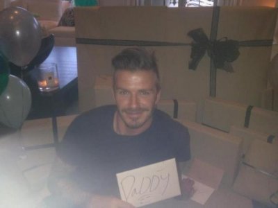 David Beckham entouré de cadeaux 