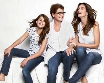 Cindy Crawford pose entre filles pour JCPenney