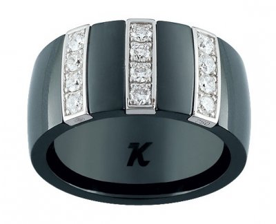 Une bague K-Jeell en céramique et diamants