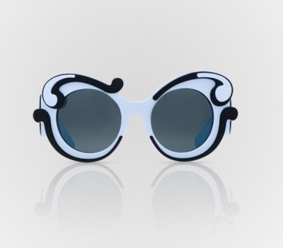 Lunettes de soleil en acétate bleues claires et noires baroques Prada collection capsule été 2011