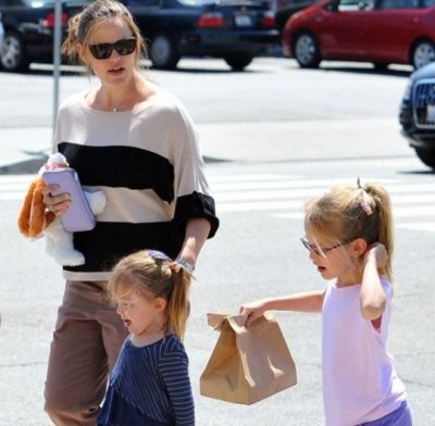 Jennifer Garner sort avec ses filles 