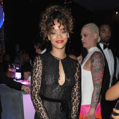 Rihanna exhibe son piercing