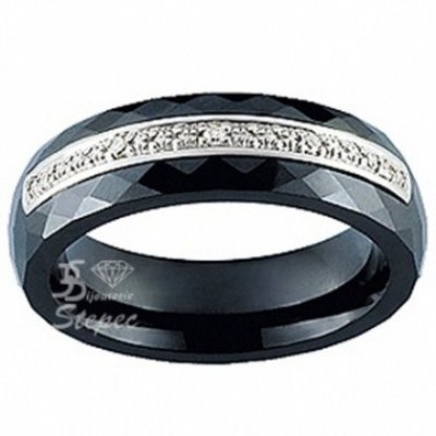 Une bague Ultimate Ceramic en or blanc et céramique