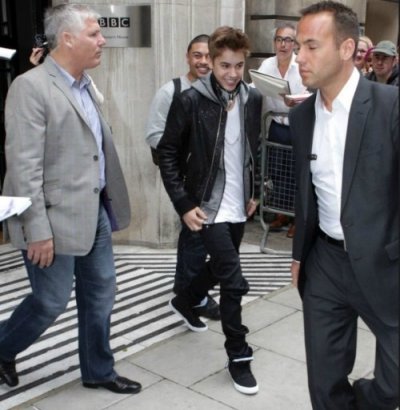 Justin Bieber à la sortie des studios de BBC One à Londres