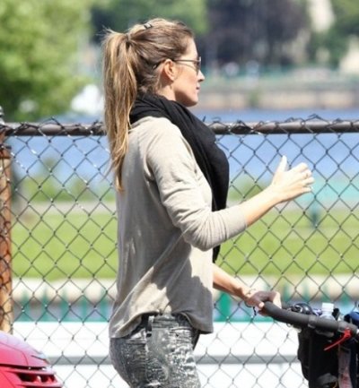 Gisèle Bündchen affiche un petit ventre !