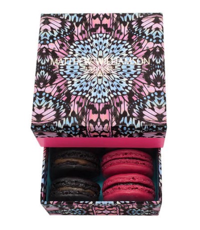 La boîte de macarons designed by Matthew Williamson