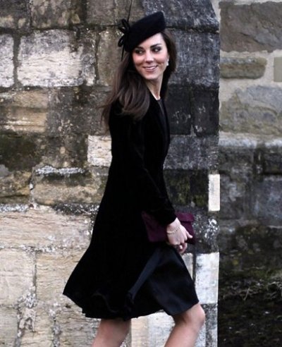 Kate Middleton dans une tenue noire de Sophie Cranston