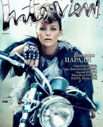 Vanessa Paradis roule en Harley Davidson