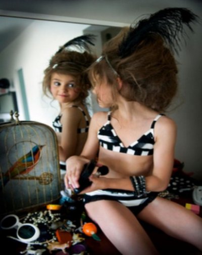 Les enfants trop exhibés dans les pubs