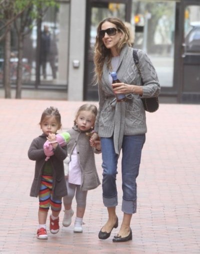 Sarah-Jessica Parker sur le chemin de l'école avec ses filles