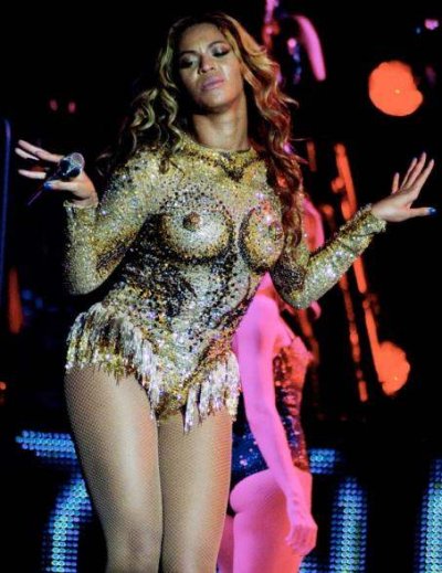 Beyoncé, tétons à l’air sur scène ?