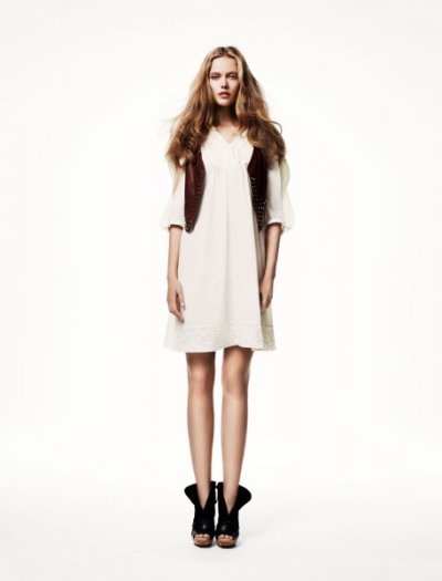 Robe ample et gilet ouvert de la collection H&M printemps été 2011 pour un look hippie chic