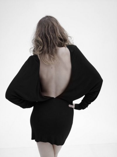 Robe noire courte stretch dos nu création Anthony Vaccarello pour La redoute collection printemps été 2011