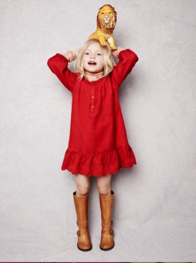 Une petite fille haute en couleur chez La Redoute 