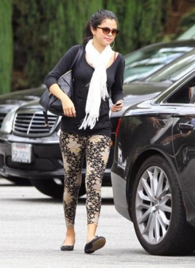 Selena Gomez chic et casual 