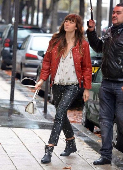 Jessica Biel, rock'n'chic sur les trottoirs parisiens !