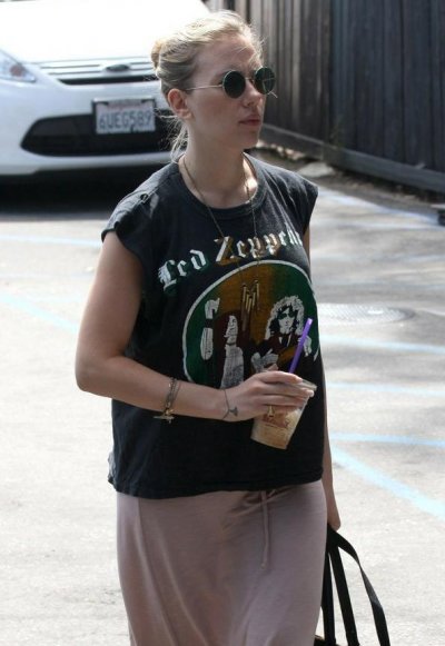 Led Zeppelin imprimé sur le tee-shirt de Scarlett Johansson