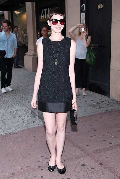 Anne Hathaway, dans une robe D&G à New York