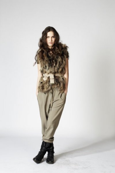 Pantalon beige et fourrure IKKS collection femme automne-hiver 2010-2011