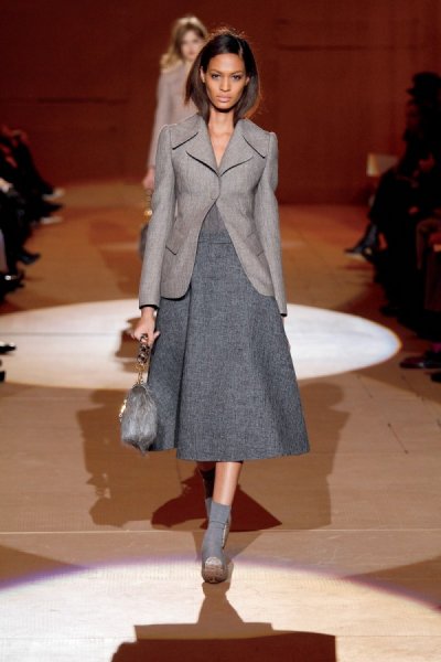 Le look romantique et sage chez Marc Jacobs pour la collection Automne-Hiver 2010 2011