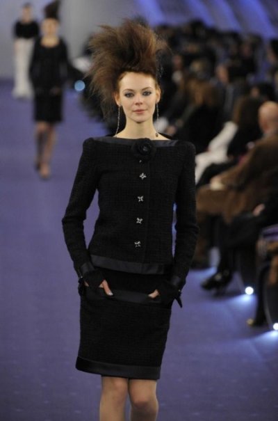 Le petit tailleur en tweed de Chanel