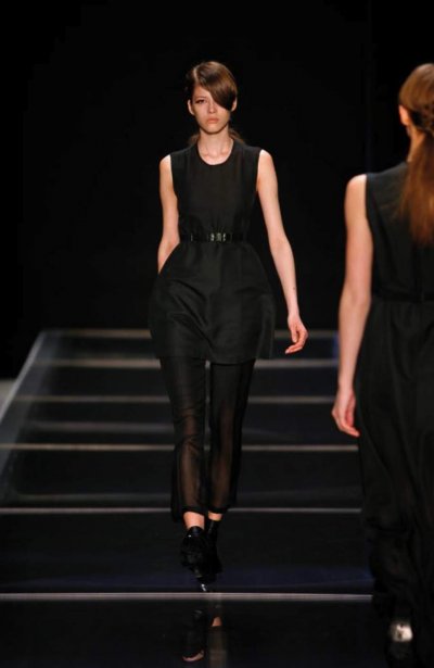 Pantalon et robe en laine noirs Cacharel collection Automne Hiver 2010-2011