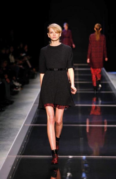 Robes superprosées en laine grise Cacharel collection Automne Hiver 2010-2011