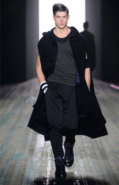 Cape en laine noire homme Yohji Yamamoto collection automne hiver 2010-2011